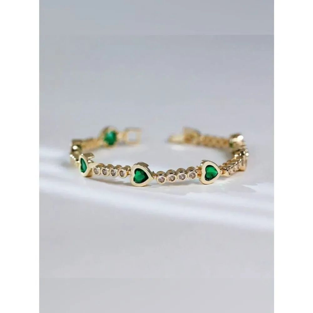 Gold Bracelet with Green Heart Accents N1469